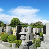 墓地に並ぶ墓石